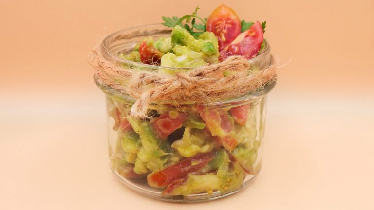 Guacamole z pomidorkami koktajlowymi przepis