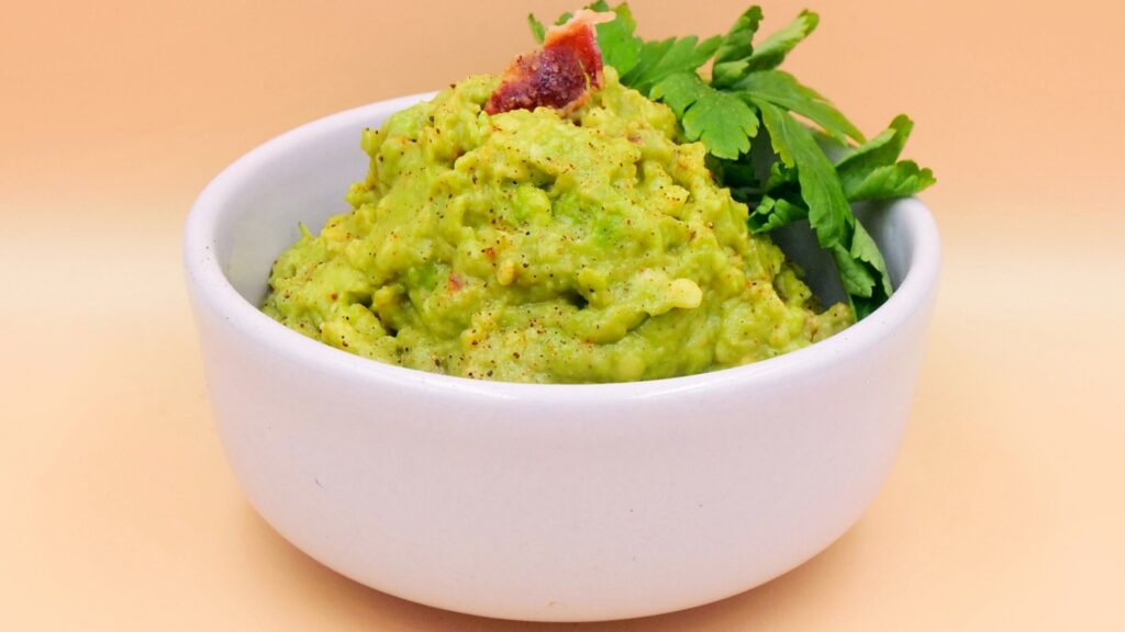 Pasta z awokado i bekonu przepis