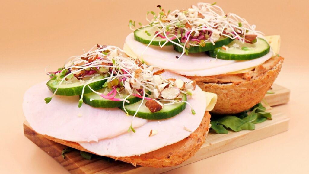 Kanapka z serem, pasztetem i wędliną przepis