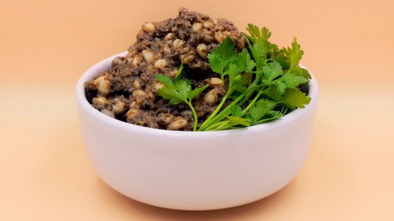 Kasza pęczak z pesto z oliwek przepis