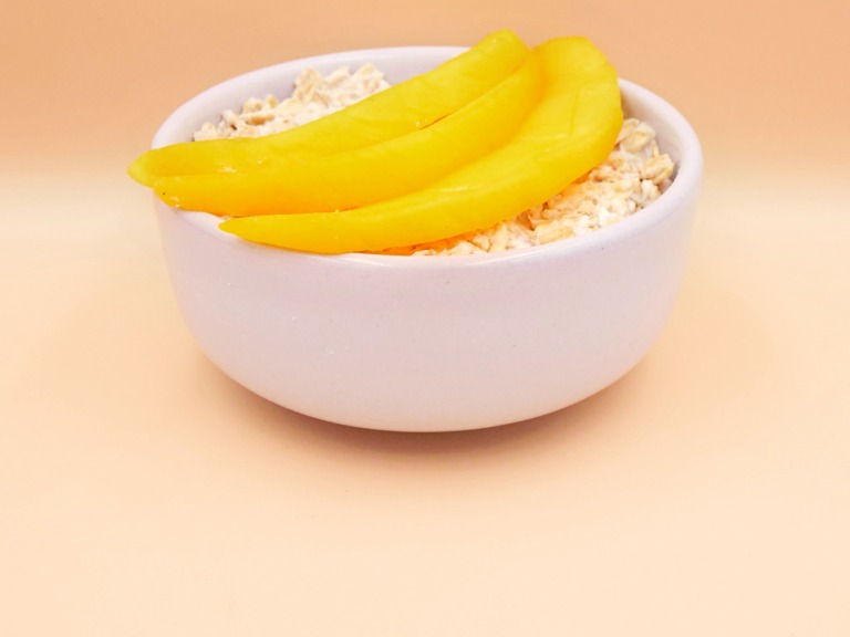 Płatki owsiane z jogurtem i mango przepis