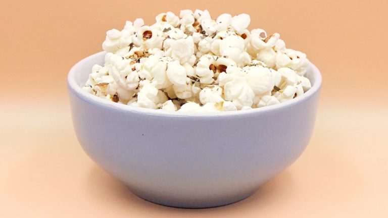 Popcorn z ziołami przepis