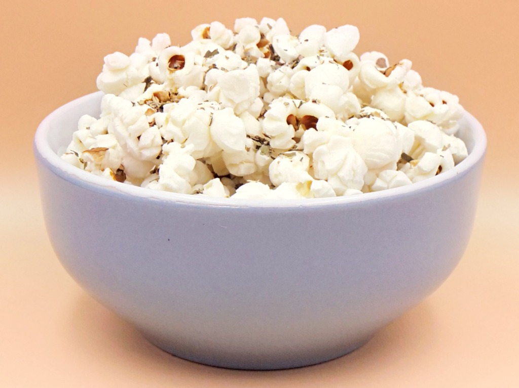 Popcorn z ziołami przepis