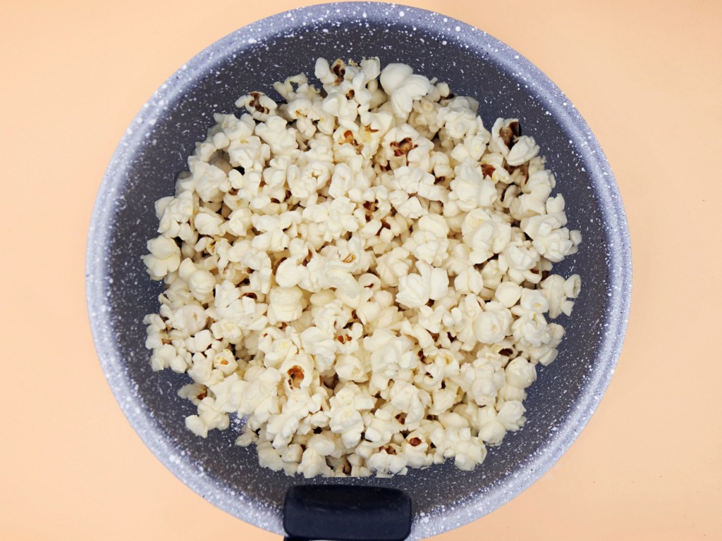 Popcorn z ziołami przepis