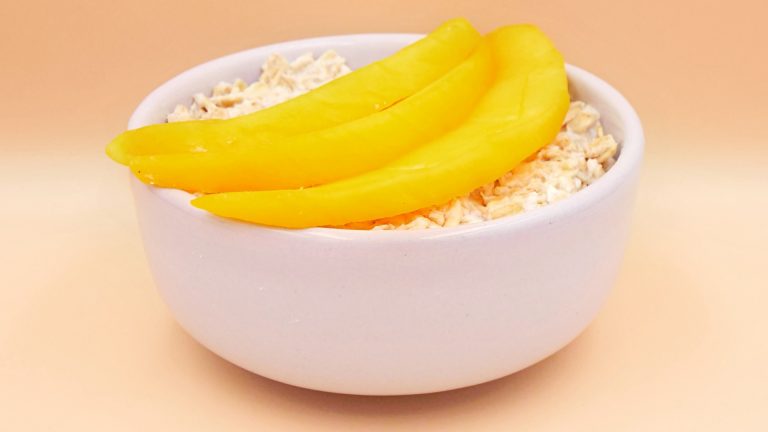 Płatki owsiane z jogurtem i mango przepis
