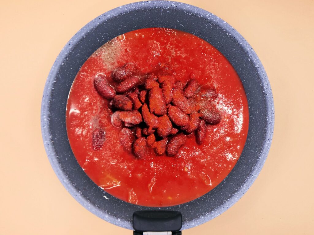 Tosty z tofu i sosem musztardowym z fasolą w pomidorach przepis