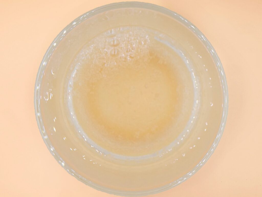 Serniczek na zimno z kukurydzianym spodem przepis