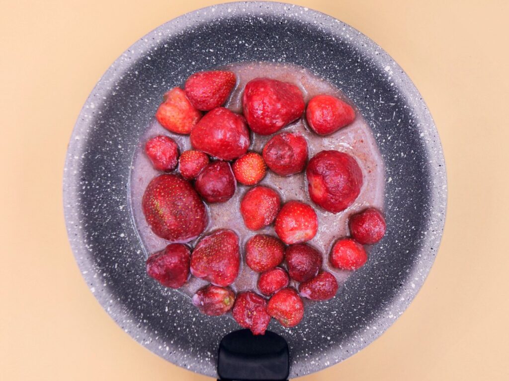 ryz z musem truskawkowym