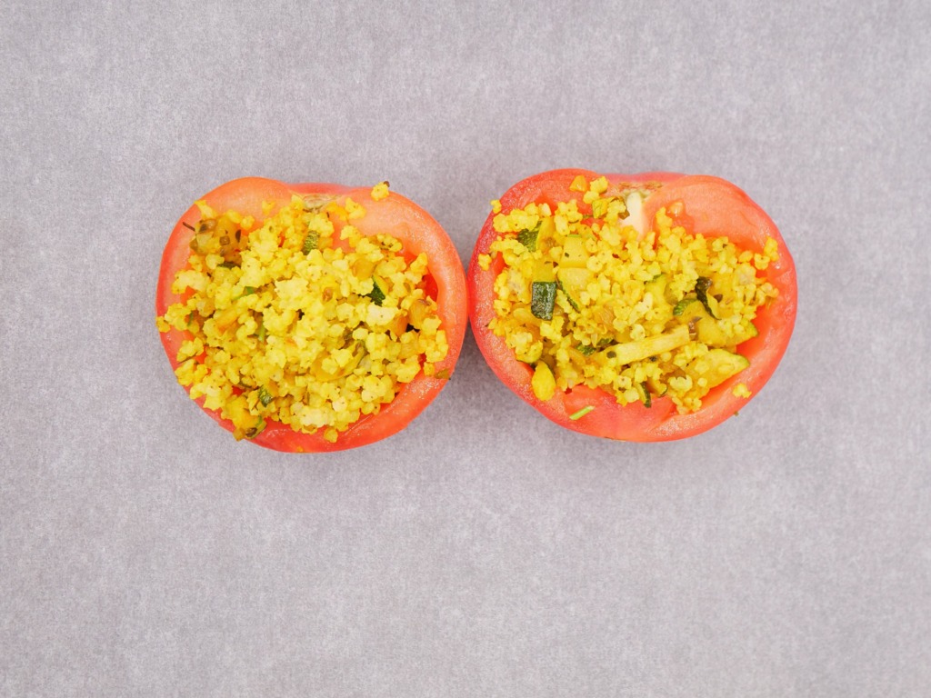 Pomidor faszerowany kaszą jaglaną i cukinią przepis