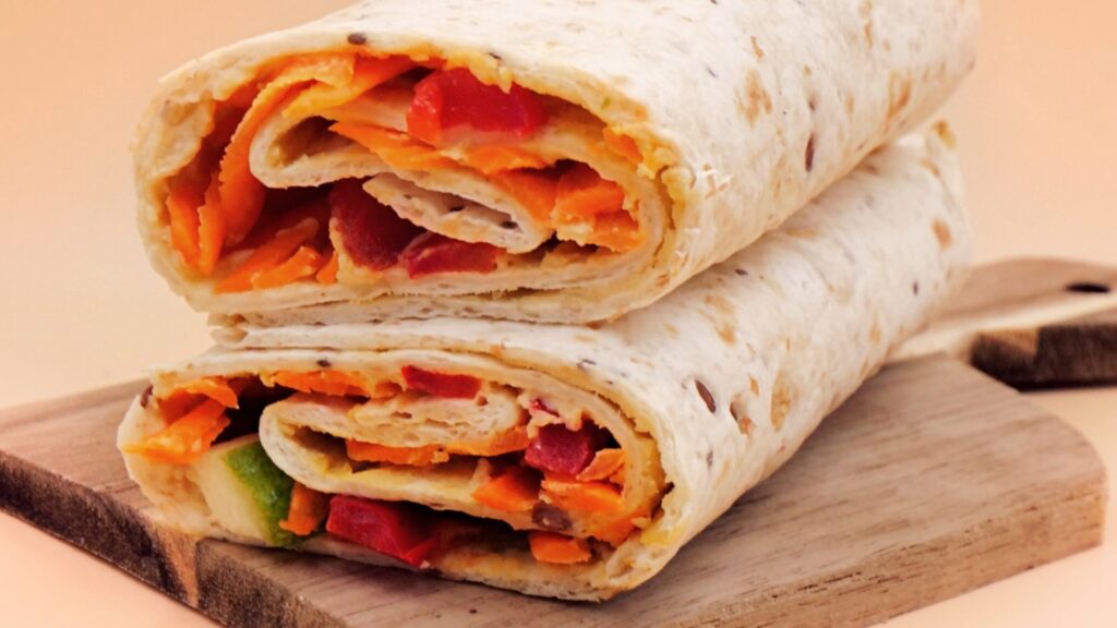 Tortilla z hummusem i warzywami przepis