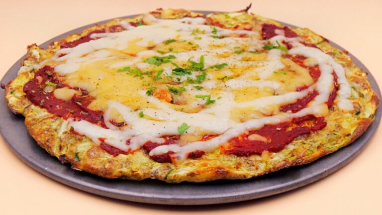 Pizza serowa na spodzie z cukinii przepis