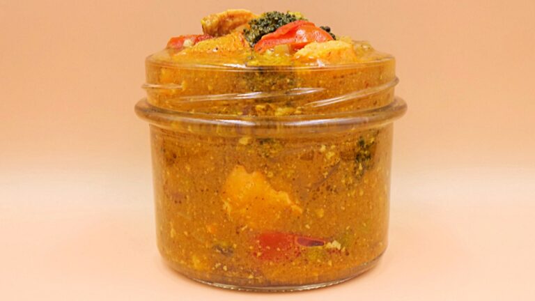 Curry z łososiem i brokułem przepis