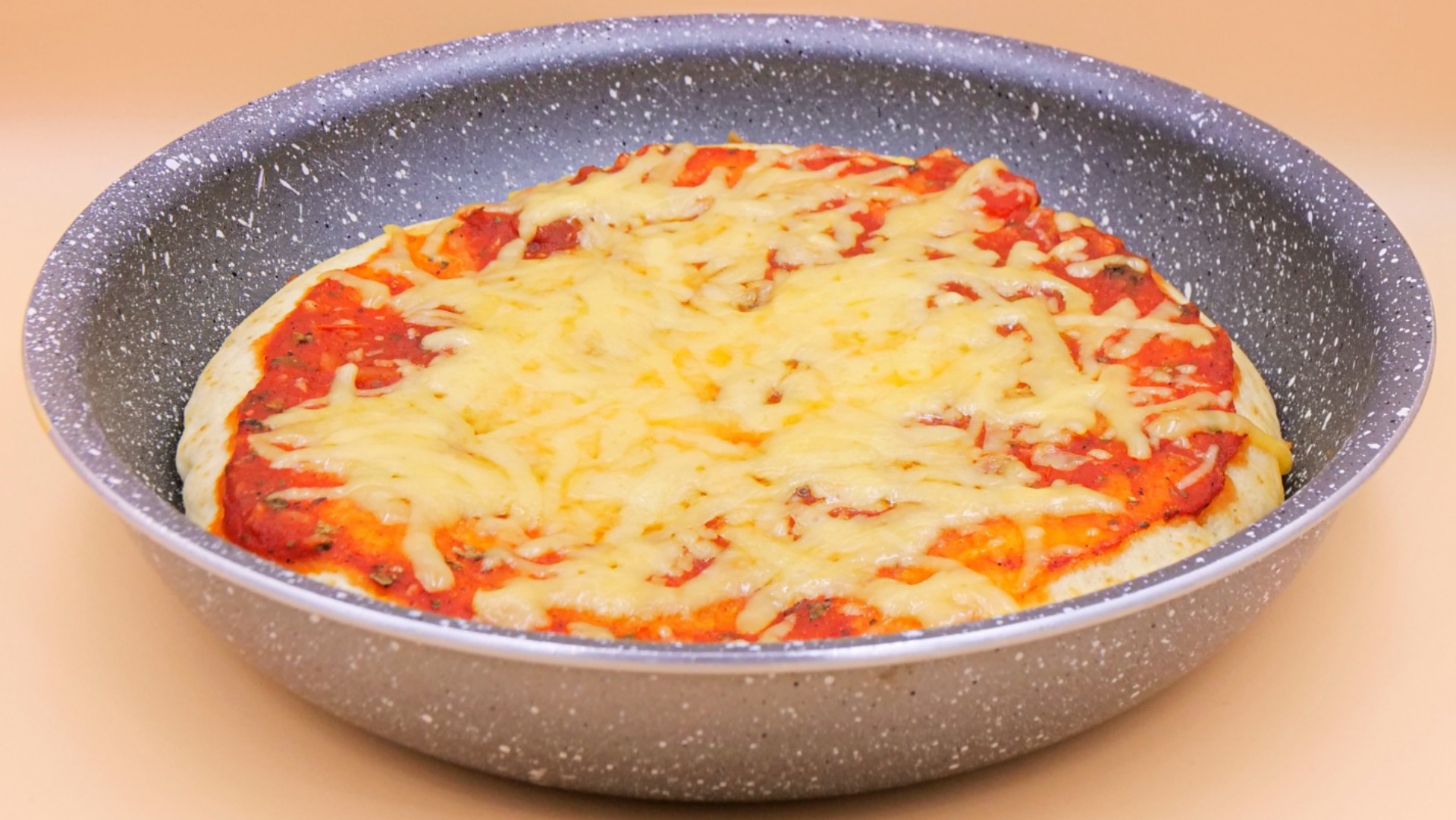 Pizza z patelni przepis