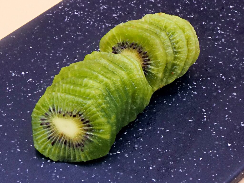 Omlet na słodko z kiwi przepis