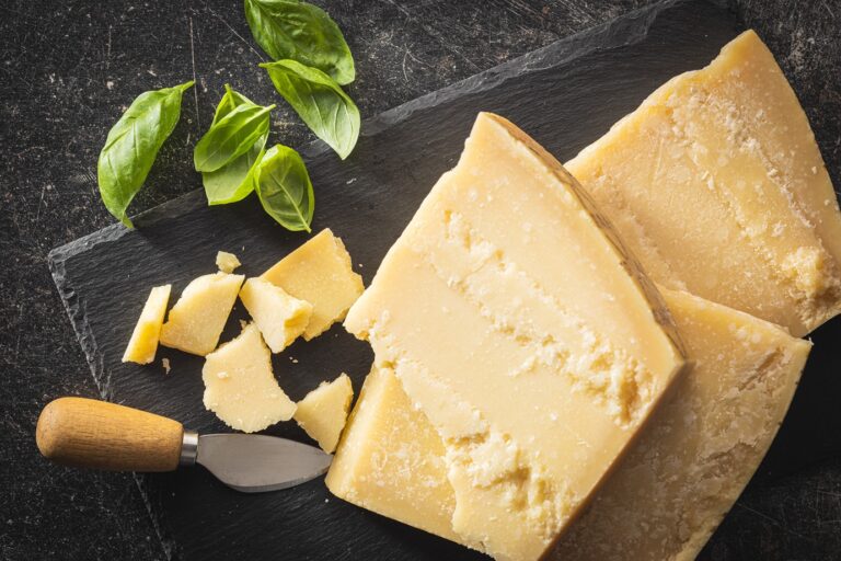 Do czego wykorzystać parmezan?