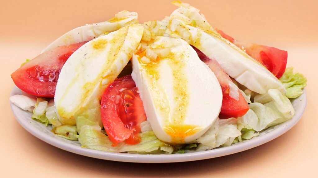Sałatka z mozzarellą i nutą curry przepis