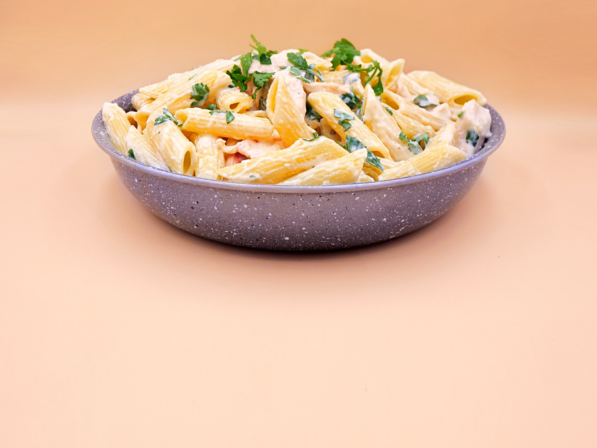 Makaron z kurczakiem i parmezanem przepis