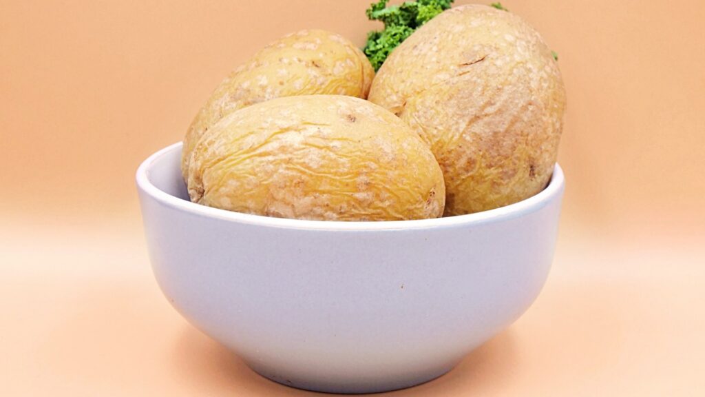 Stare ziemniaki – jeść ze skórką czy bez? To nie jest takie oczywiste!