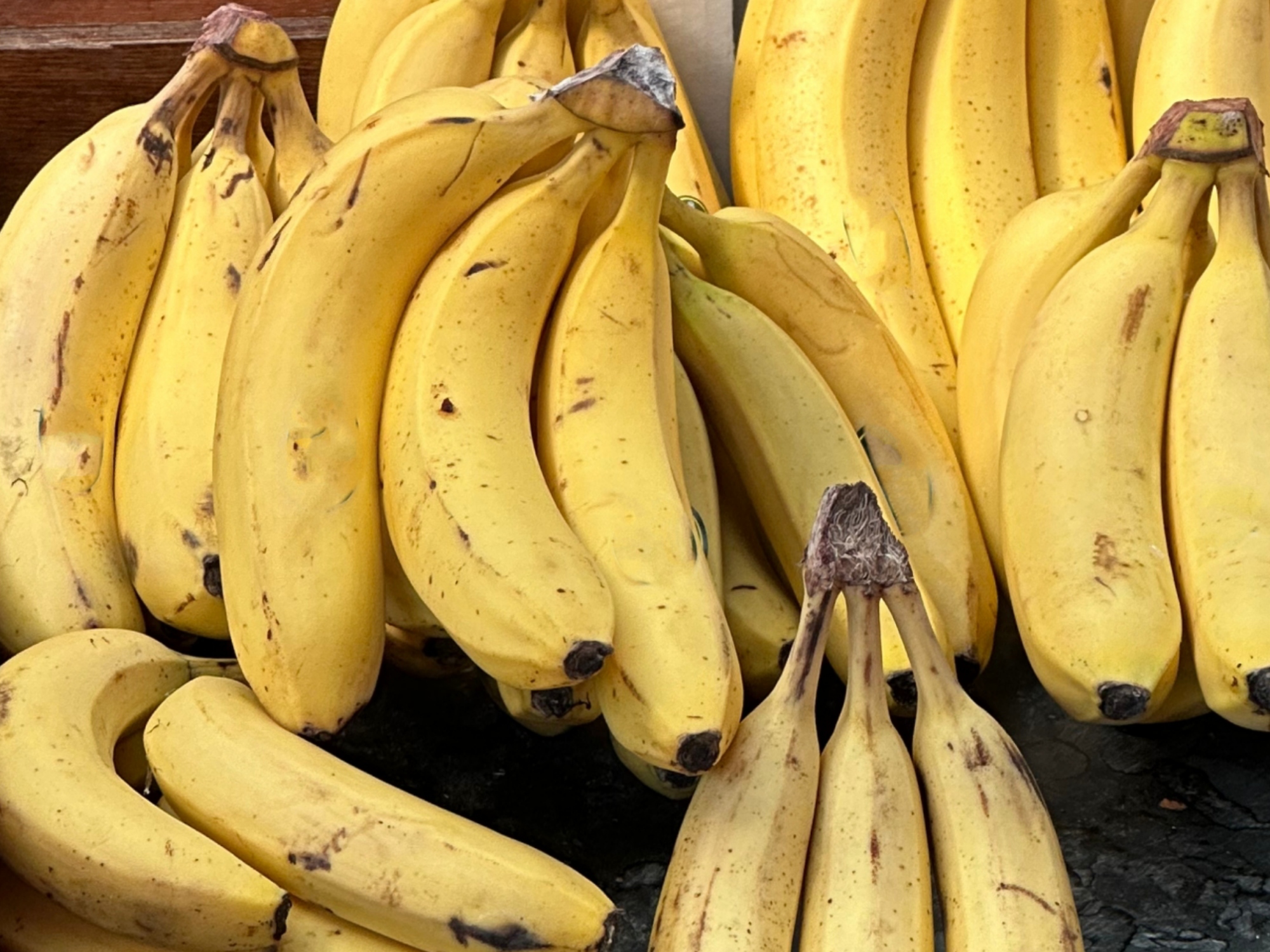 Obcinać czy nie? Bananowy dylemat, który wciąż budzi kontrowersje