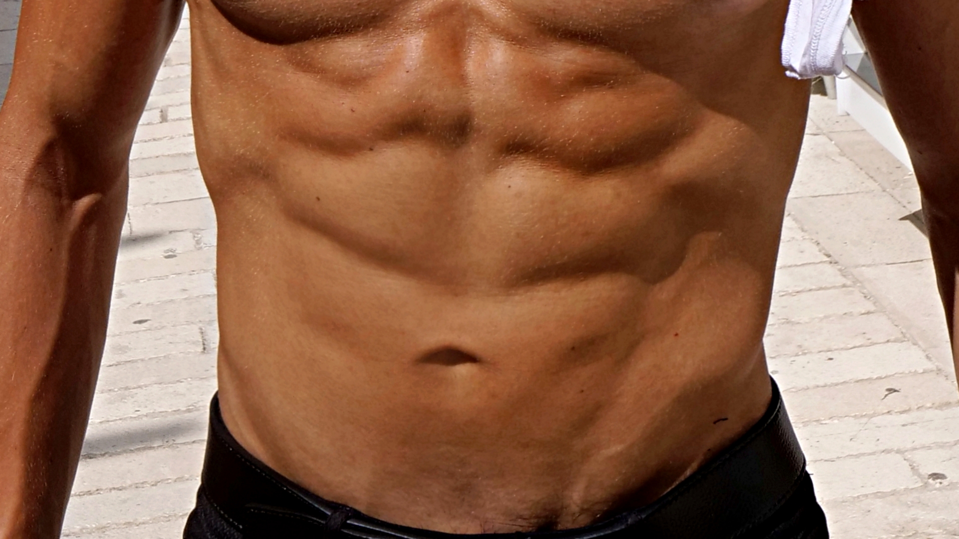 Płaski brzuch bez wyrzeczeń. Kilka prostych nawyków, których wiele osób nie stosuje