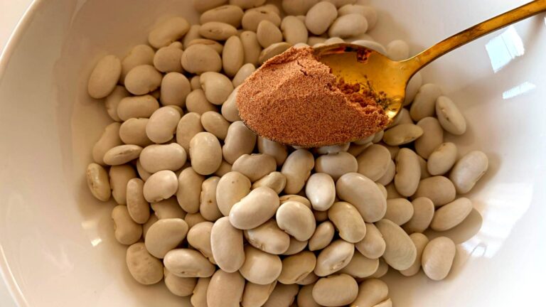 Coś podkręca smak tej fasolki. I nie jest to wędzonka