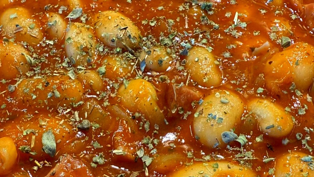 Coś podkręca smak tej fasolki. I nie jest to wędzonka