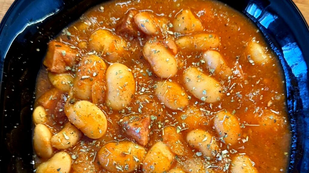 Coś podkręca smak tej fasolki. I nie jest to wędzonka