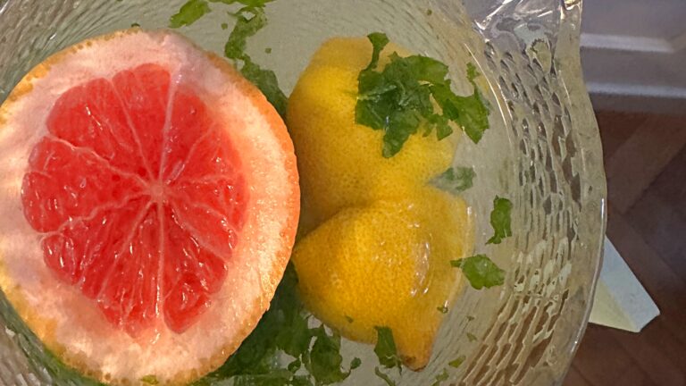 Pół grejpfruta dziennie wspiera odchudzanie, jak mało który owoc