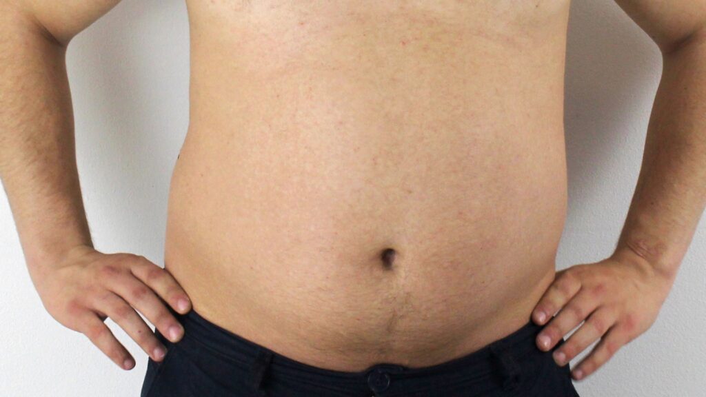 Płaski brzuch bez wyrzeczeń. Kilka prostych nawyków, których wiele osób nie stosuje