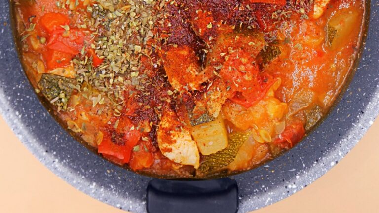 Jedna łyżeczka i leczo smakuje zupełnie inaczej. Mało kto o tym wie