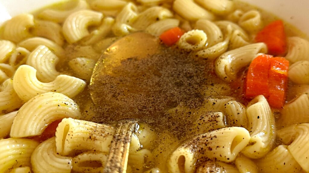 Ten jeden składnik jest w stanie zrujnować cały obiad. Wiele osób dodaje go bez zastanowienia