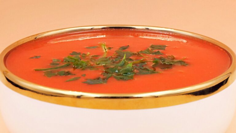 Smakuje jak pomidorowa z dzieciństwa. Jeden dodatek zmienia wszystko