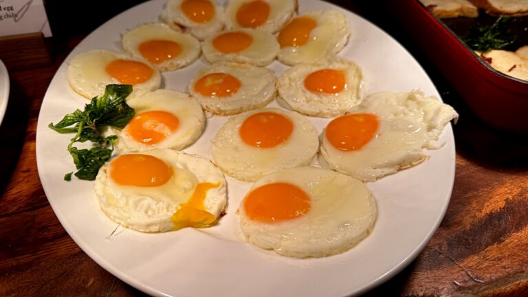 Jajeczna apokalipsa na Wielkanoc. Ile jajek można zjeść, zanim cholesterol włączy czerwone światło