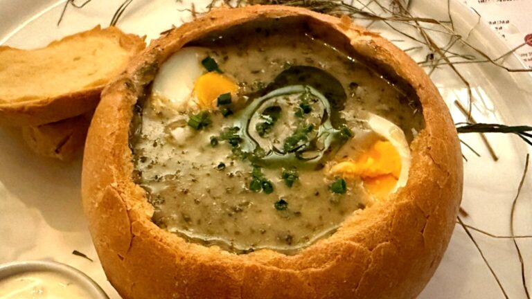 Żurek jak z prawdziwej karczmy. Ten składnik zmienia smak całej zupy