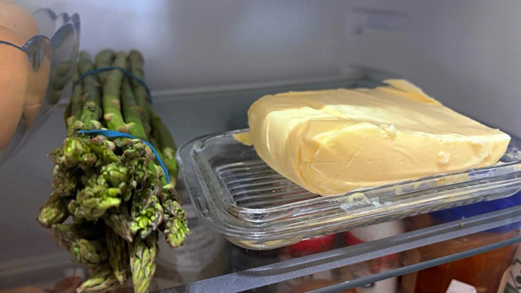 W lodówce czy na blacie kuchennym? Raz na zawsze wyjaśniamy, gdzie ma leżeć masło