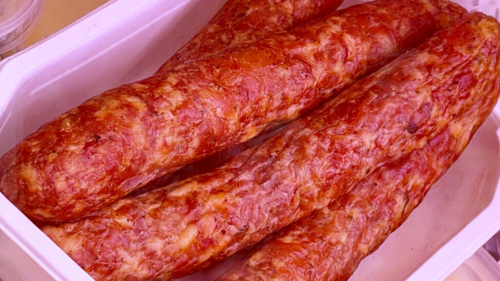 Kiełbasa ręcznej roboty