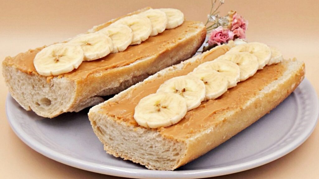 Rozłóż pokrojonego banana