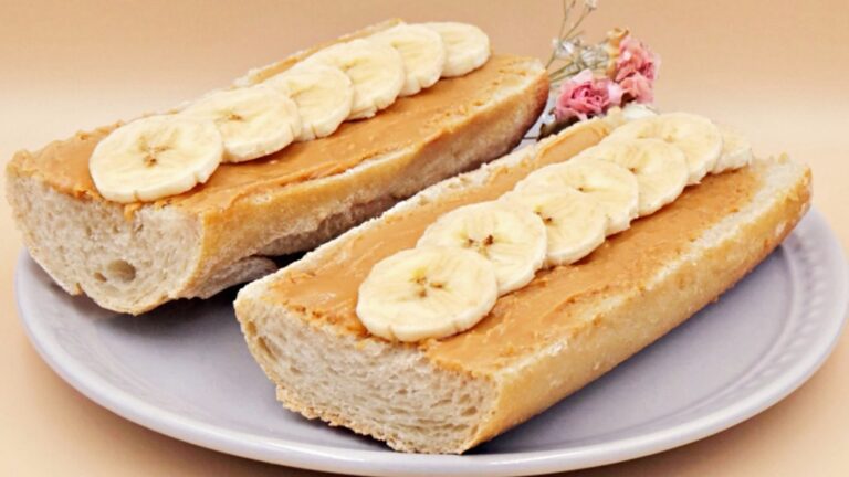 Kanapki z masłem orzechowym i bananem przepis