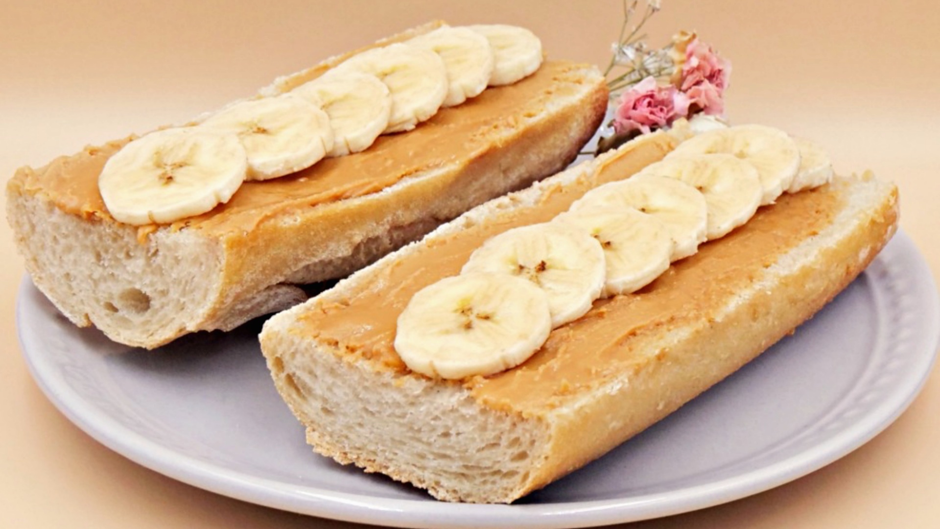 Kanapki z masłem orzechowym i bananem przepis